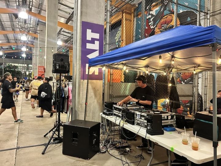 Free Parking Flea MarketのDJ