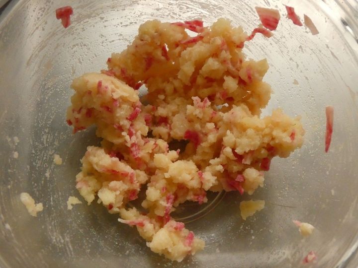 さっぱり味でおつまみにぴったり！「じゃがいもと紅芯大根のカナッペ」