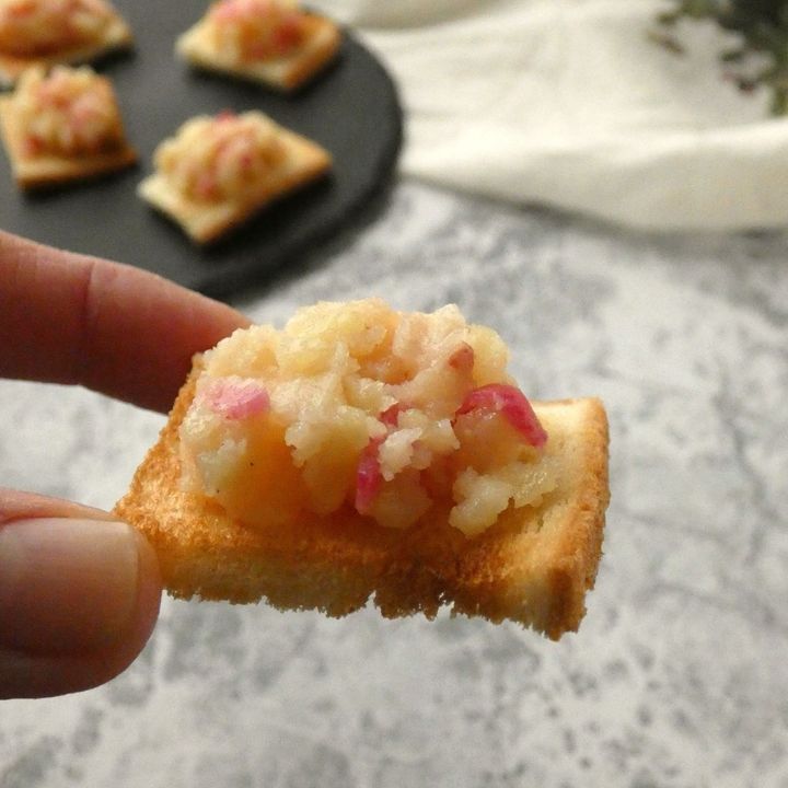 さっぱり味でおつまみにぴったり！「じゃがいもと紅芯大根のカナッペ」