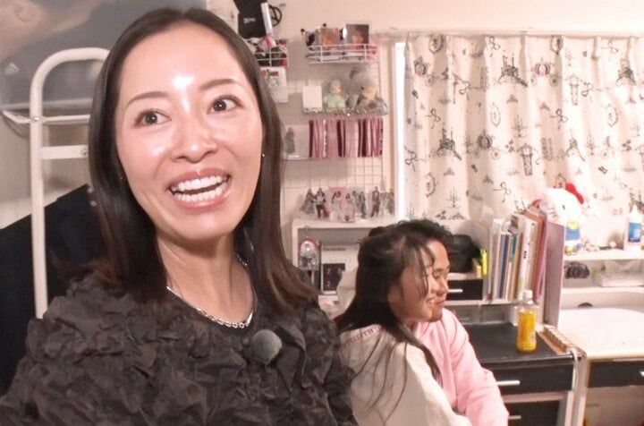 【写真・画像】“5人の娘に1人の孫”38歳のおばあちゃんの自宅・子供部屋に衝撃「子供だらけ！！」 1枚目