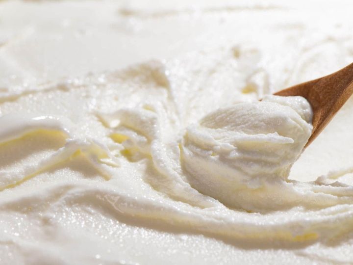 All About ニュース編集部が全国250人を対象に実施した「ご当地スイーツに関するアンケート」の調査結果から、バレンタイン・ホワイトデーに渡したい「山形県のご当地スイーツ」ランキングを発表！ 2位「おしどりミルクケーキ」を抑えた1位は？ ※画像はイメージです