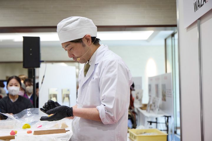 職人が目の前で“わざ”を披露する実演ブース