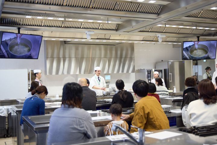 体験型ワークショップ「和食・京料理の味の奥行きを知る だしの“わざ”体験」の様子