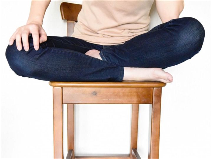 椅子の上であぐらをしていませんか？