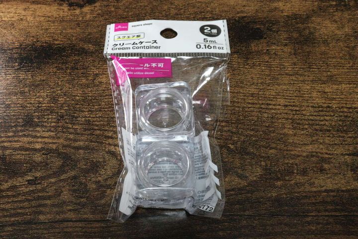 ダイソーのクリームケース 5mL 2個のパッケージ