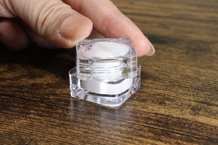 ダイソーのクリームケースのフタ