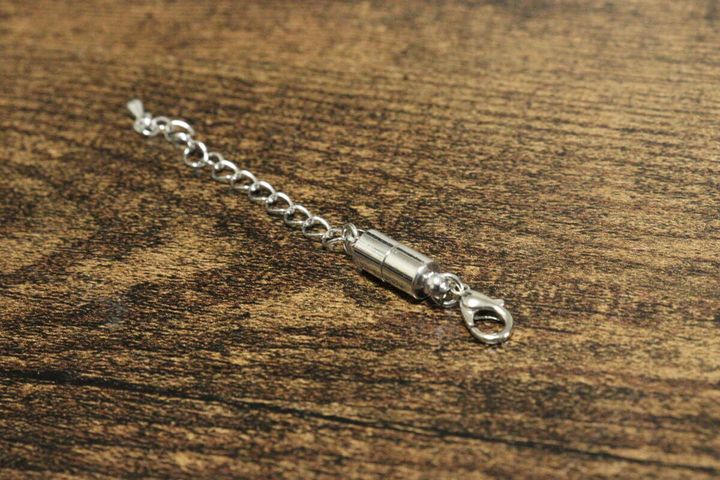 マグネット式アジャスターチェーン（シルバーカラー） デザイン