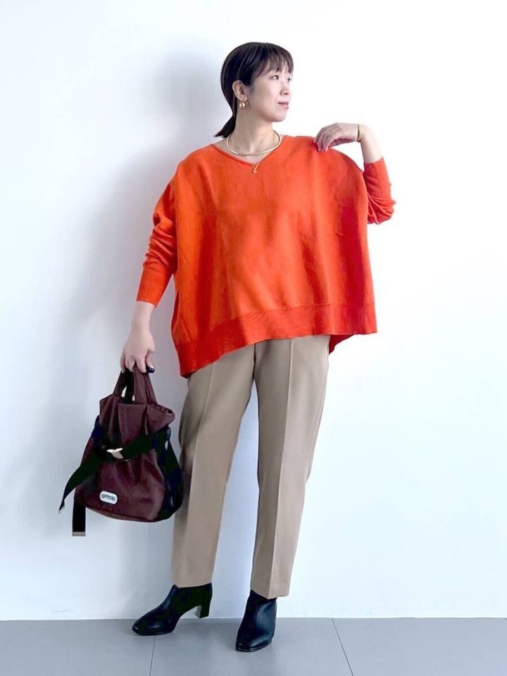 2026春大人女性おすすめキレイ色オレンジニットコーデ
