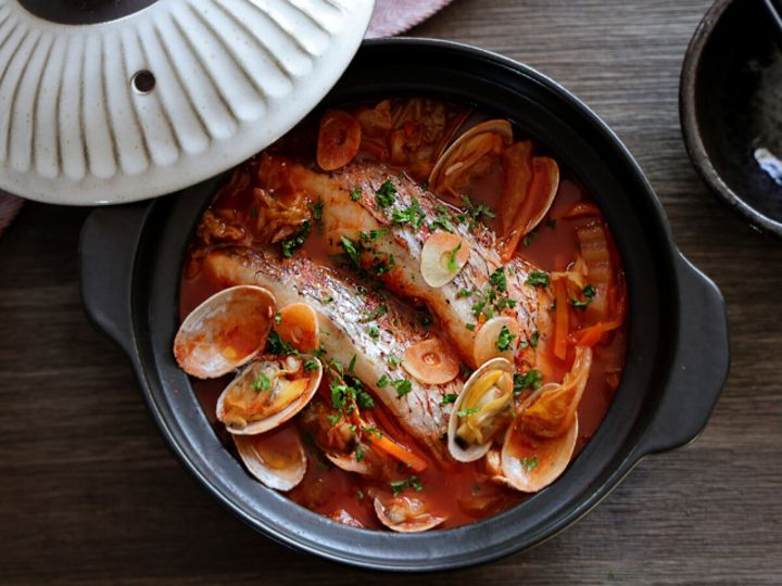 千切り白菜と鯛の和風トマトパッツァ鍋