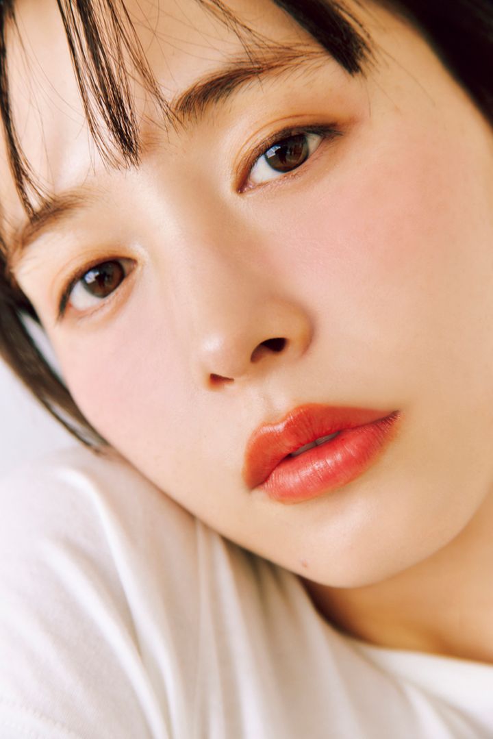 脱力塗りしたリップで洒落＆カワを両立