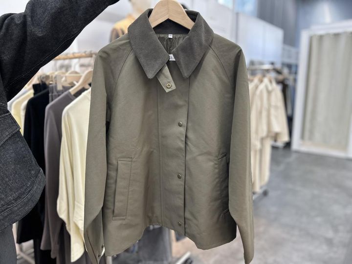 画像1: 【無印良品】婦人 撥水 コーデュロイ衿 ショートブルゾン¥6,990 www.muji.com