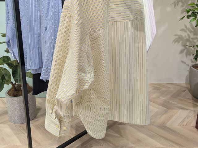 ストライプシャツの後ろ側