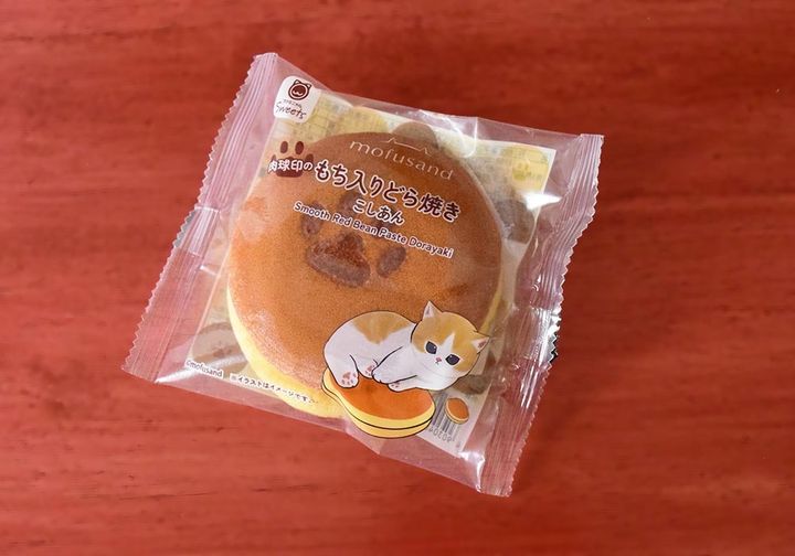ファミリーマート「肉球印のもち入りどら焼き こしあん」