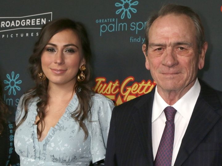 34歳で亡くなったトミー・リー・ジョーンズの娘ヴィクトリアさん、死因が判明（写真は2017年） （C）AFLO width=