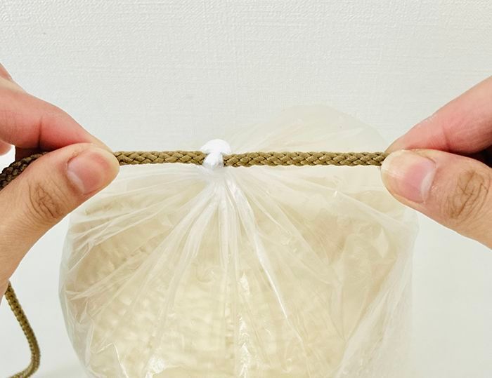 袋の口が短くて結びにくい…そんな時は『紐1本』あれば解決！手品みたいな方法でちゃんと口が結べるんです♪
