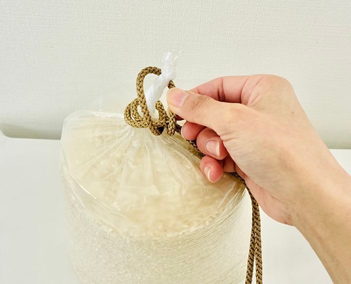 袋の口が短くて結びにくい…そんな時は『紐1本』あれば解決！手品みたいな方法でちゃんと口が結べるんです♪