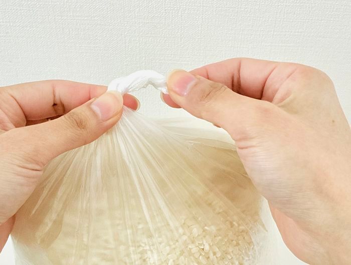 袋の口が短くて結びにくい…そんな時は『紐1本』あれば解決！手品みたいな方法でちゃんと口が結べるんです♪