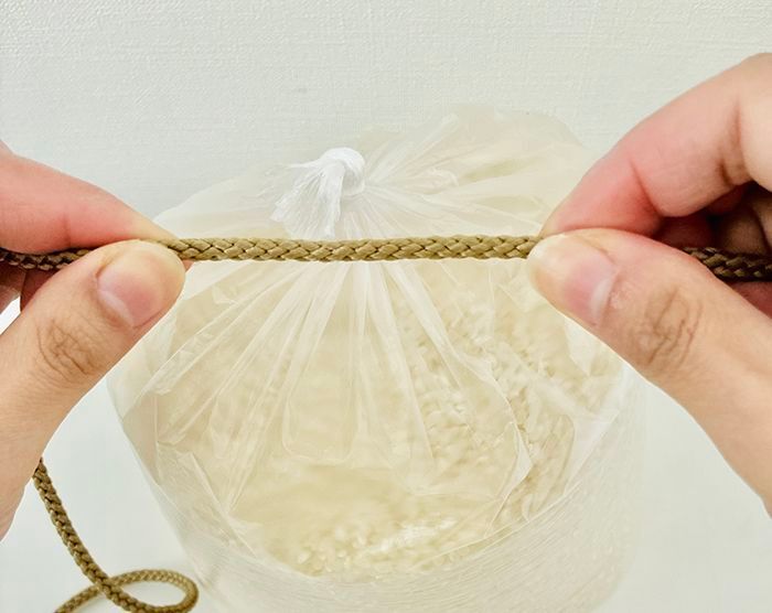 袋の口が短くて結びにくい…そんな時は『紐1本』あれば解決！手品みたいな方法でちゃんと口が結べるんです♪