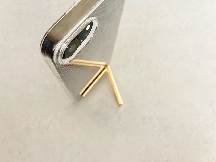 【キャンドゥ】極薄なのに力持ち！スマホに取り付けてみると…縦横自由で便利すぎて拍手喝采♪