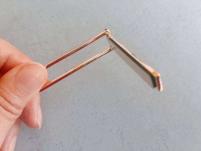 【キャンドゥ】極薄なのに力持ち！スマホに取り付けてみると…縦横自由で便利すぎて拍手喝采♪