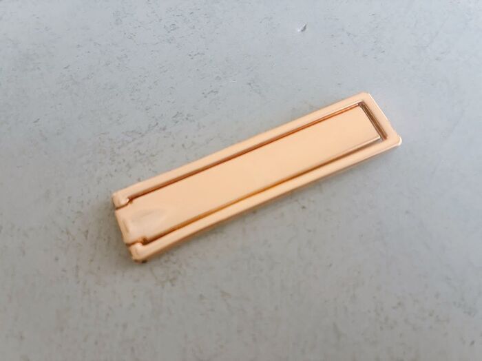 【キャンドゥ】極薄なのに力持ち！スマホに取り付けてみると…縦横自由で便利すぎて拍手喝采♪