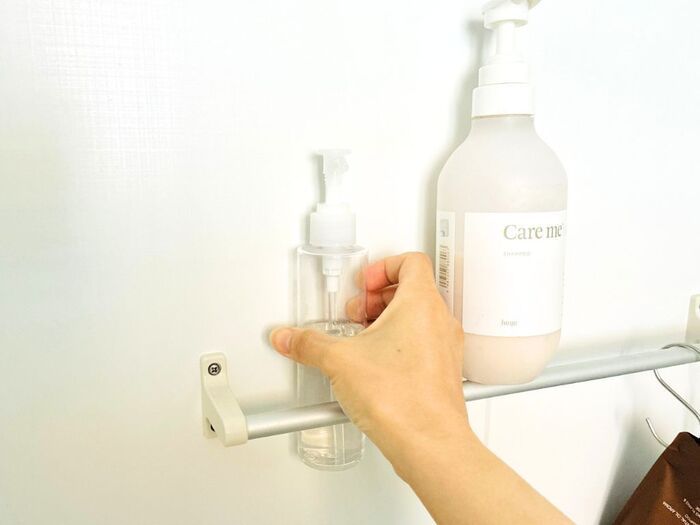 【セリア】フックで引っ掛けるモノではありません。設置してみたら…収納力が爆上がりするグッズでした♪