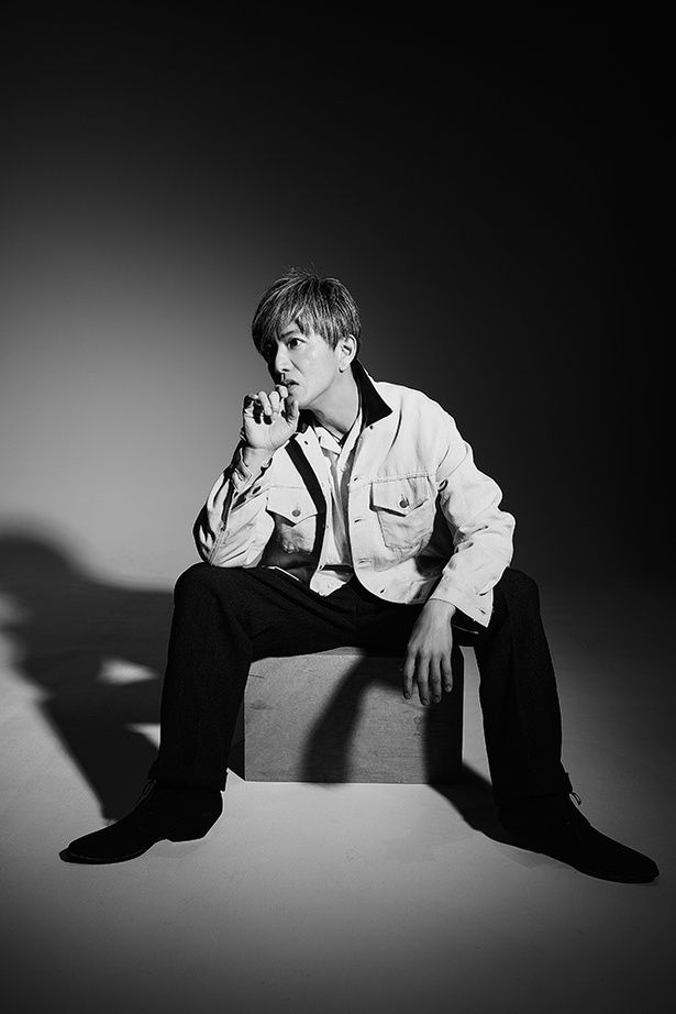 【写真を見る】木村演じる警察学校の冷酷無比な鬼教官、風間公親が新たな生徒たちと対峙する 撮影/JANG HOMIN