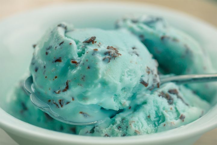 チョコミント味の、カップスープや