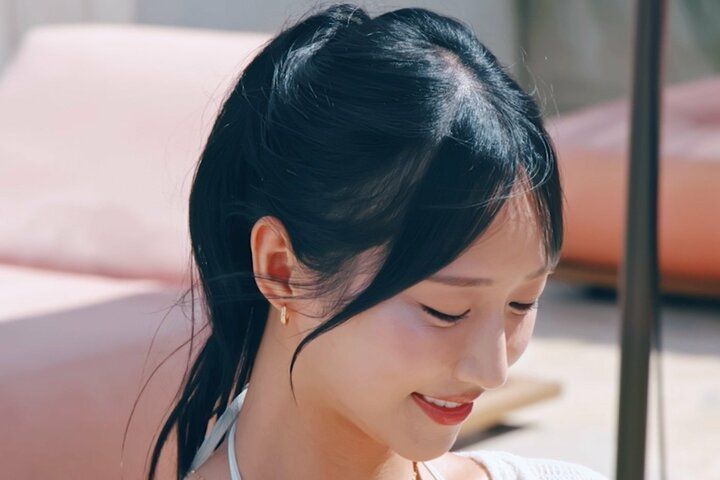 【写真・画像】水着の紐をずらされペタリ…31歳“魔性”レースクイーン、イケメン内科医と刺激的すぎるスキンシップ「気持ちいい」 1枚目