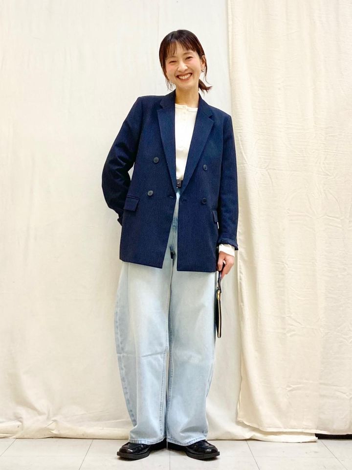 普段はデニムに合わせてカジュアルに着るのもGood 出典：StyleHint