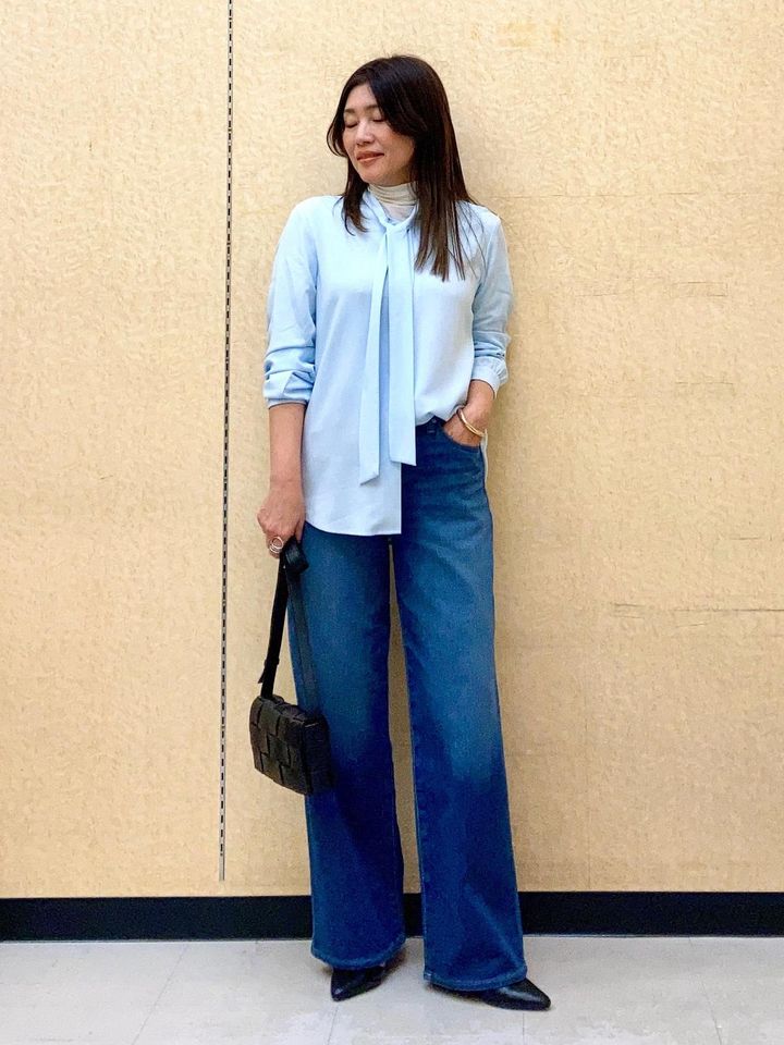 肌寒いときにはハイネックのインナーを仕込んで 出典：StyleHint