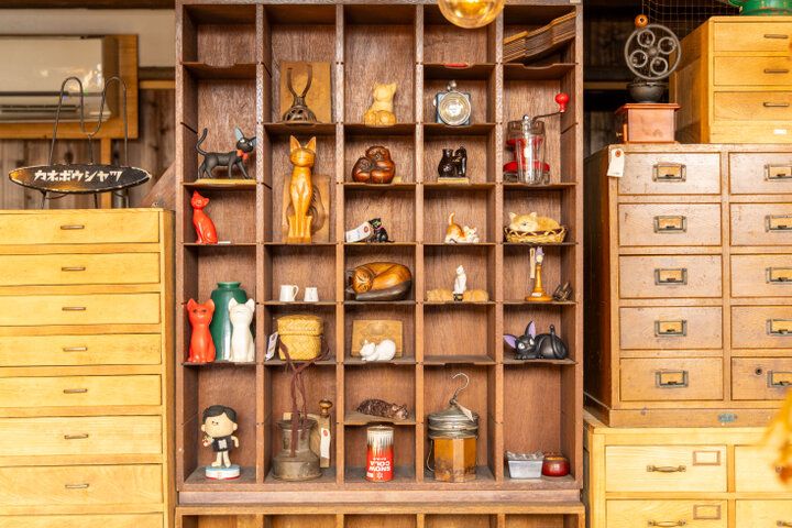 猫店長＆猫バイトがご案内♪ 古道具や猫モチーフの雑貨も見つかる枚方の「古道具dongri」 