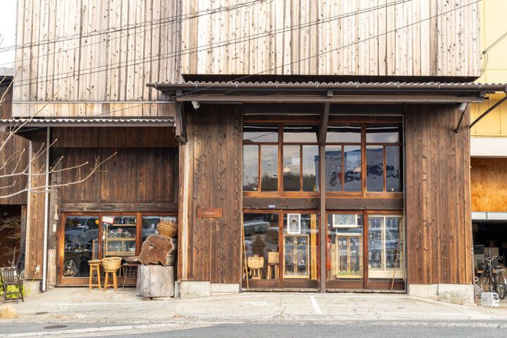 猫店長＆猫バイトがご案内♪ 古道具や猫モチーフの雑貨も見つかる枚方の「古道具dongri」 