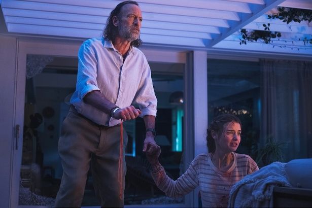 一家の父アダムを演じたのはオスカー俳優のトロイ・コッツァー [c]2025 Paramount Pictures. All Rights Reserved.