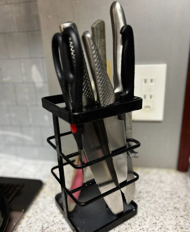 長年使っていたキッチンツールスタンドがボロボロに・・・