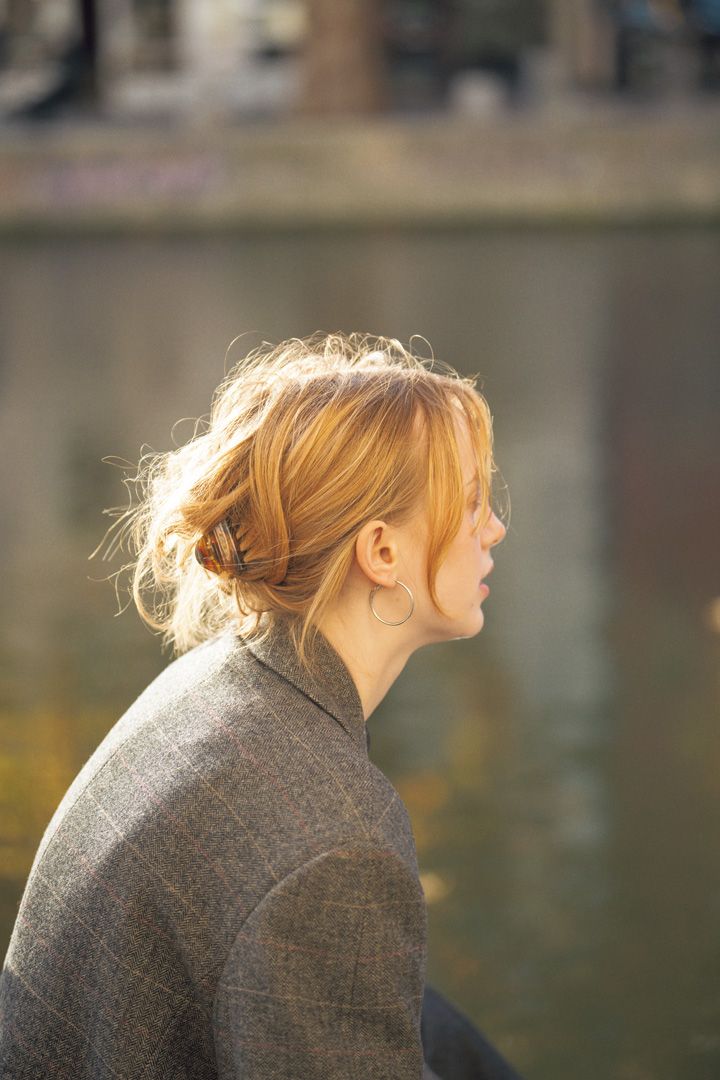 ヘアアクセサリーの威力がすごい！パリジェンヌ、ロンドナーのヘアスタイル事情