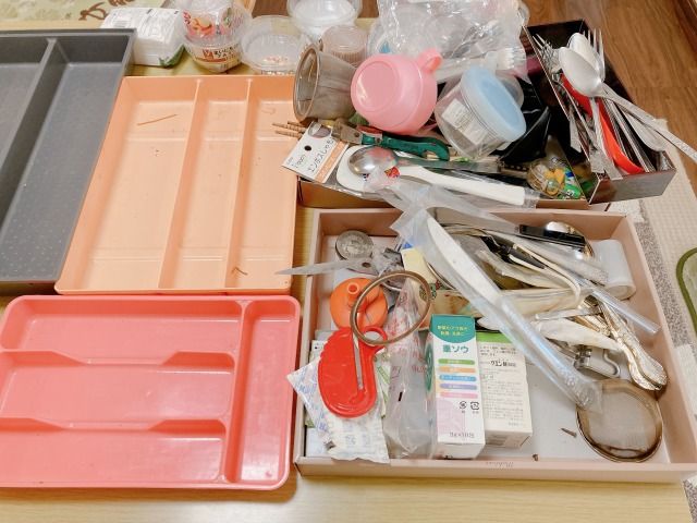 仕分けたキッチン用品