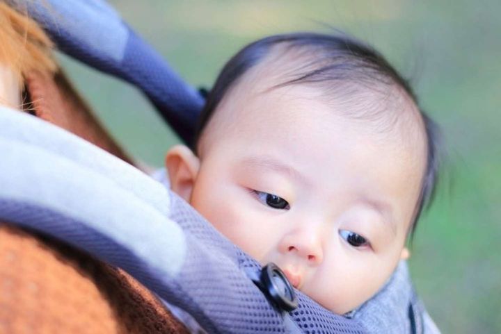 幼児が2人で大変で（画像はphotoAC）