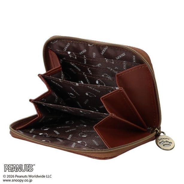 コインケースの内生地にはスヌーピーの総柄がプリント。仕切りが複数あり収納力も◎