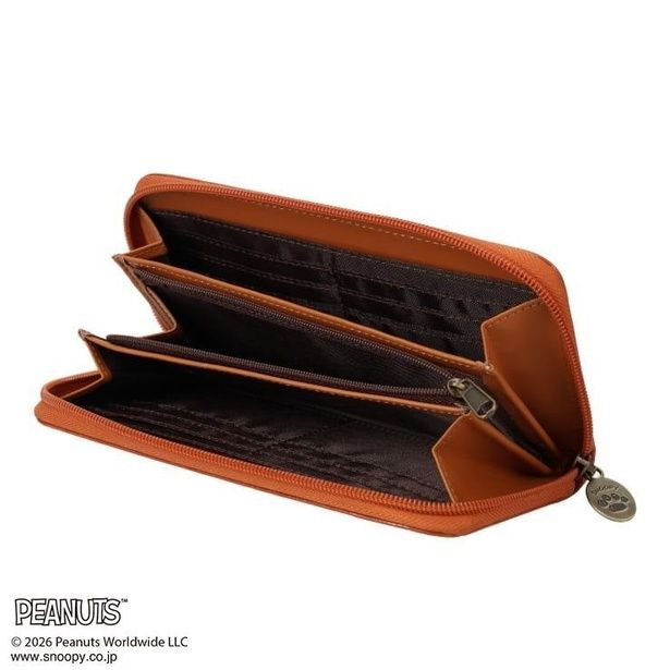 長財布は複数のカードポケットに仕切り付き札入れ、ファスナー小銭入れと収納力たっぷり