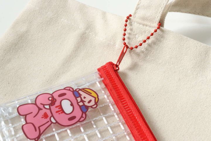 セリアのいたずらぐまのグル～ミ～ ミニメッシュポーチはボールチェーン付き