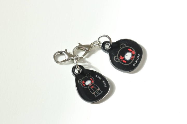 セリアのいたずらぐまのグル～ミ～ プチチャーム2Pの黒