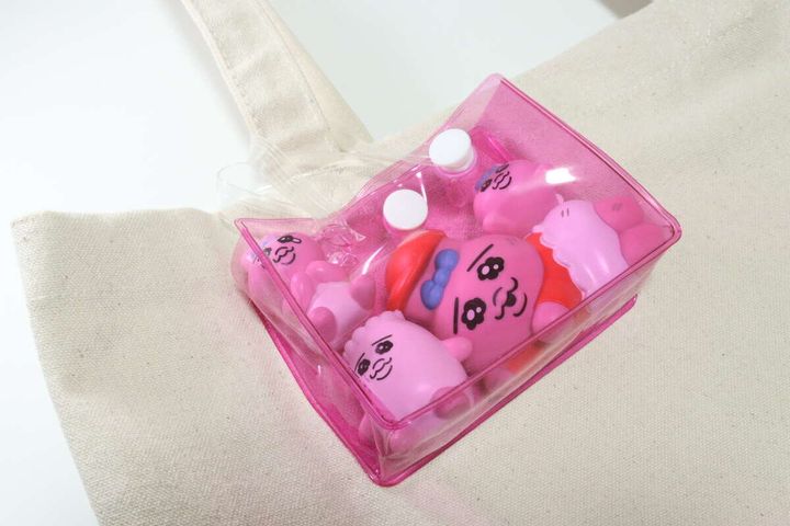 ダイソーのクリアバッグ（ミニ、B）をカバンに付ける