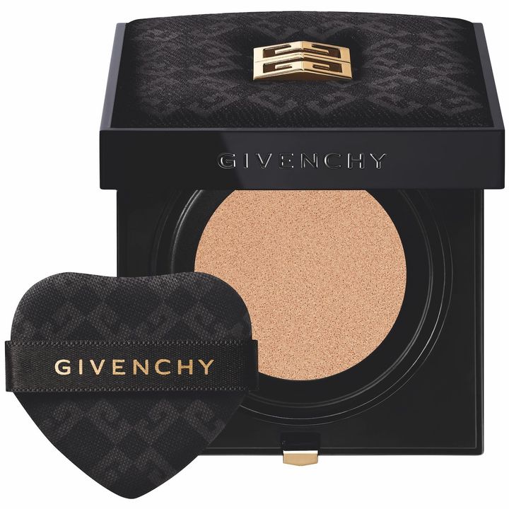 プリズム・リーブル・スキンケアリング・グロウ・クッション C105 SPF45・PA+++ ￥9,790（3月1日より限定発売）