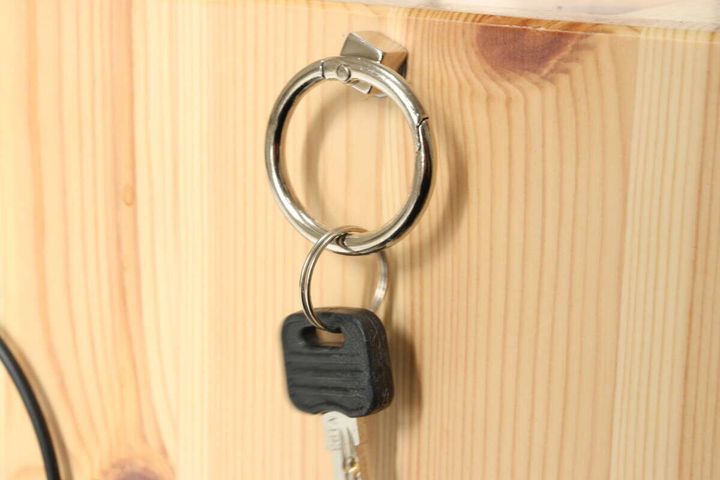 セリアの角型超強力マグネットは小物の収納に使える