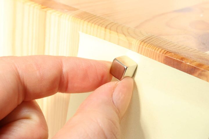 セリアの角型超強力マグネットは掴みやすい