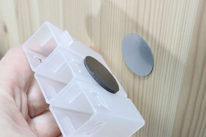 マグネットシート（補助プレート付、丸、3セット、シルバーカラー） 取り付け