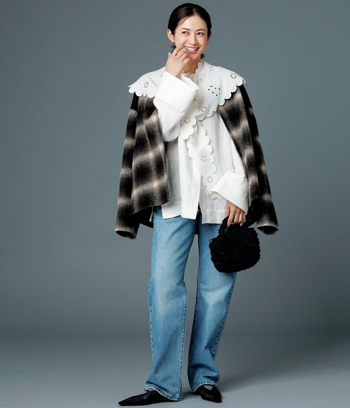 高垣麗子 ブラウス チェックショートコート デニムパンツ コーデ