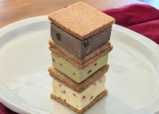 3種のバターサンドを重ねたイメージカット