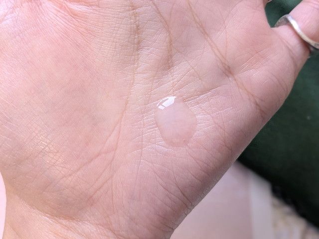 RETHREE HYBRID SERUMのテクスチャー